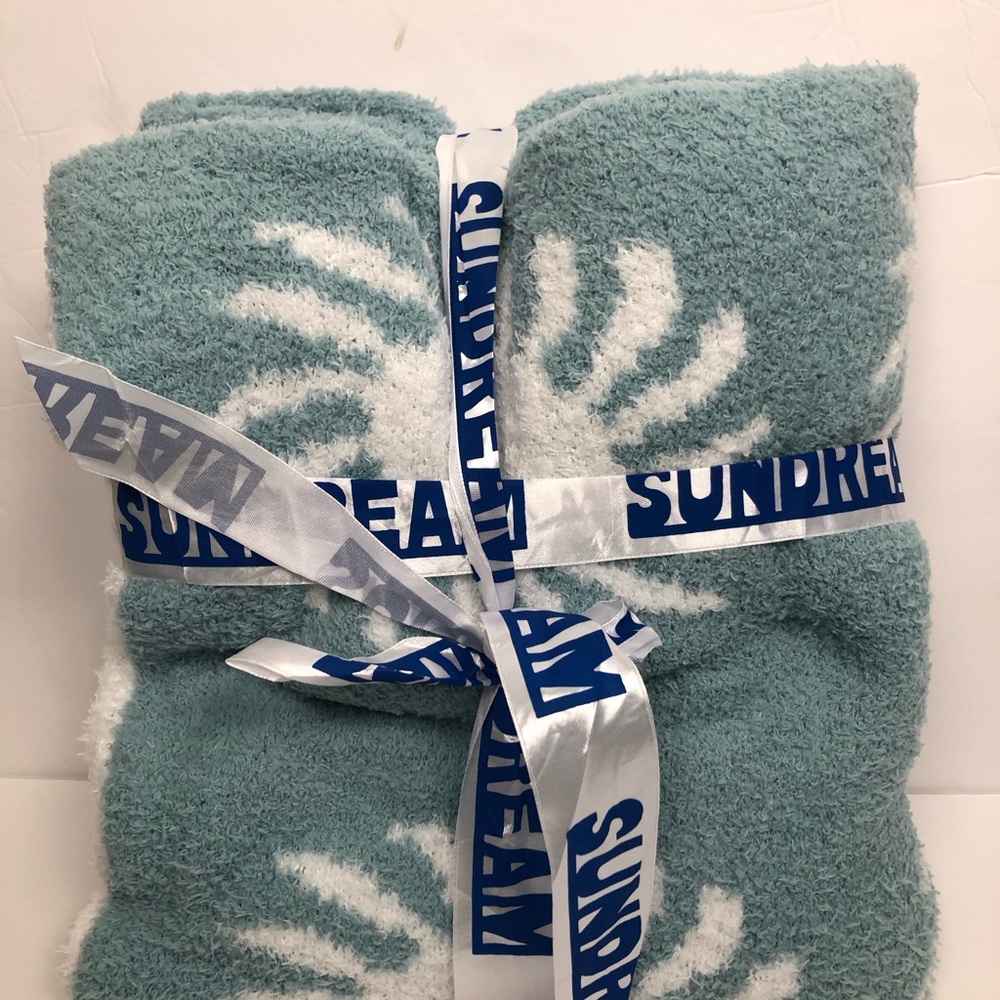 Sundream Dancing Palms plush throw Chambray Blue NWT